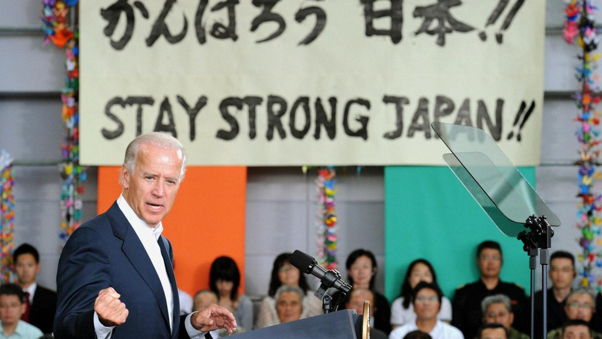 Wiceprezydent USA Joe Biden oświadczył, że potrzeba więcej bodźców, by "rozruszać" gospodarkę amerykańską. Biden rozmawiał z dziennikarzami, wracając do USA na pokładzie Air Force Two z podróży do Japonii, Mongolii i Chin.