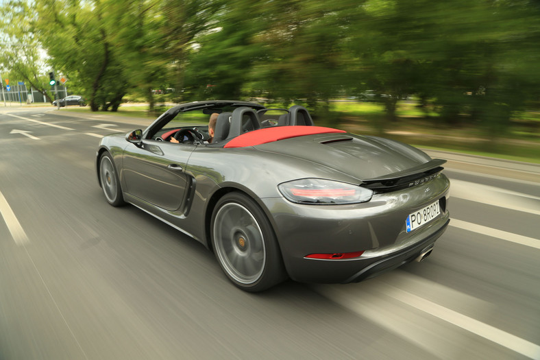 Porsche 718 Boxster - mniej, ale też i więcej!