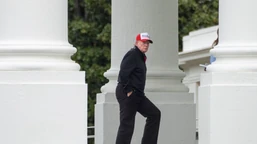 ambasador usa polskę. "prezydent trump uważnie obserwuje sytuację".