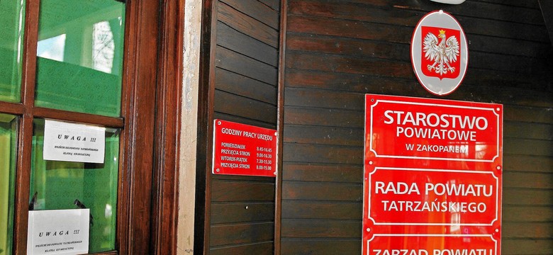 Tajemnicza paczka w zakopiańskim starostwie. Kiedy urzędnicy zobaczyli zawartość, wezwali policję