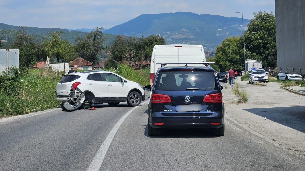 Beograđanin ostao bez oba točka na kolima na putu u Velikoj Župi 