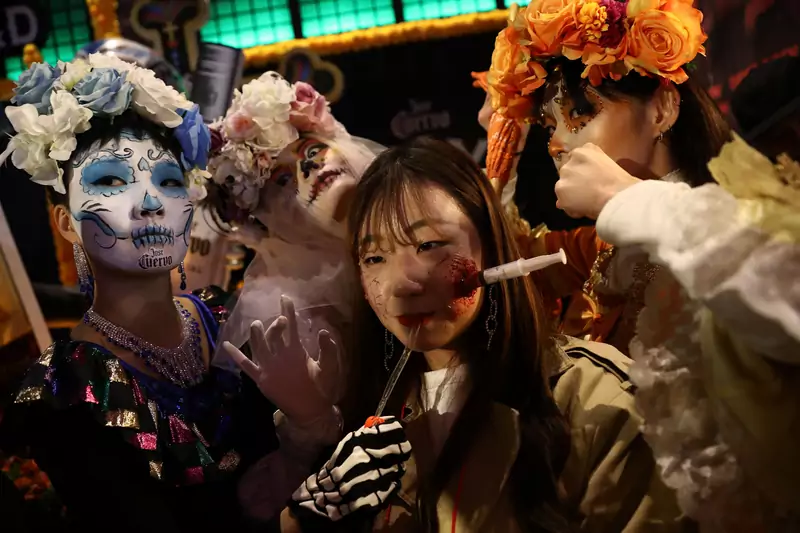 Uczestnicy zabawy halloweenowej w Seulu