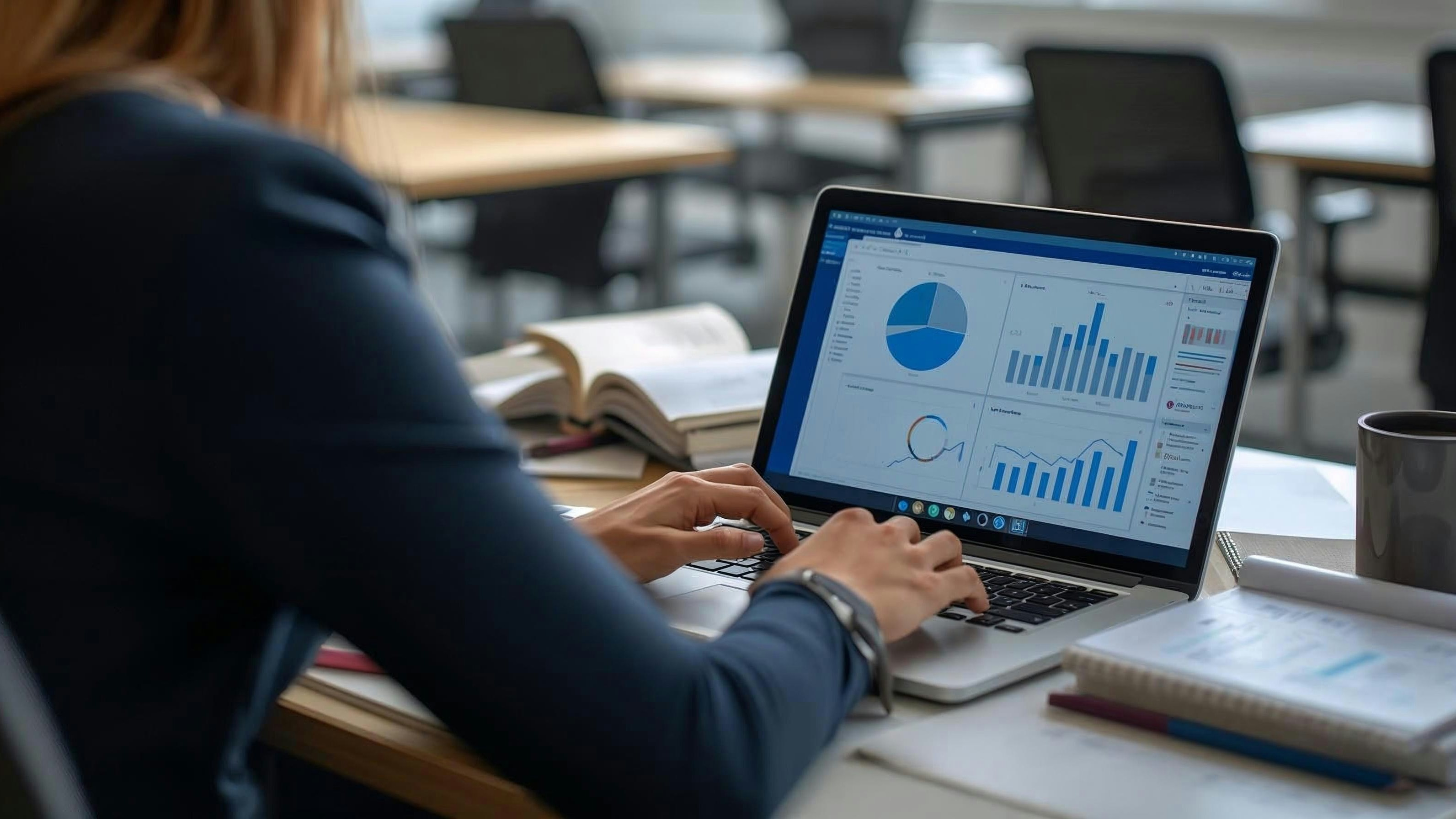 Departamentele care au cea mai mare nevoie de angajați în această perioadă: vânzări, client service, administrativ / logistică și financiar / contabilitate. Companiile caută candidați atât pentru roluri entry level, cât și specialiști
