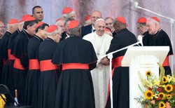 Kard. Dziwisz do papieża Franciszka. "Witamy Piotra naszych czasów"