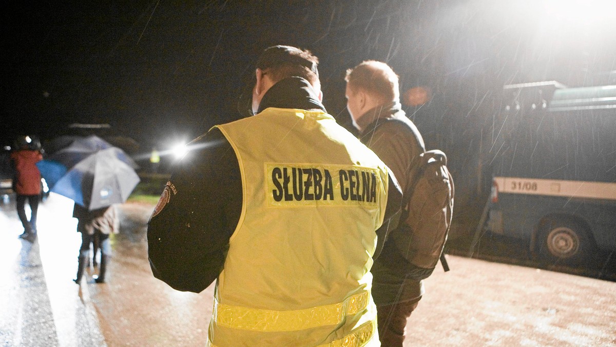 Lubuscy celnicy przejęli 18 kg marihuany o wartości ok. pół mln zł. O ich przemyt do Polski podejrzany jest 41-latek z Gdyni, który podróżował rejsowym busem z Holandii - poinformowała rzeczniczka Izby Celnej w Rzepinie Beata Downar-Zapolska.