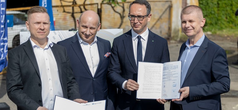 Będzie parking przy dworcu w Tomaszowie Mazowieckim. Jest porozumienie między PKP PLK a PKP S.A.