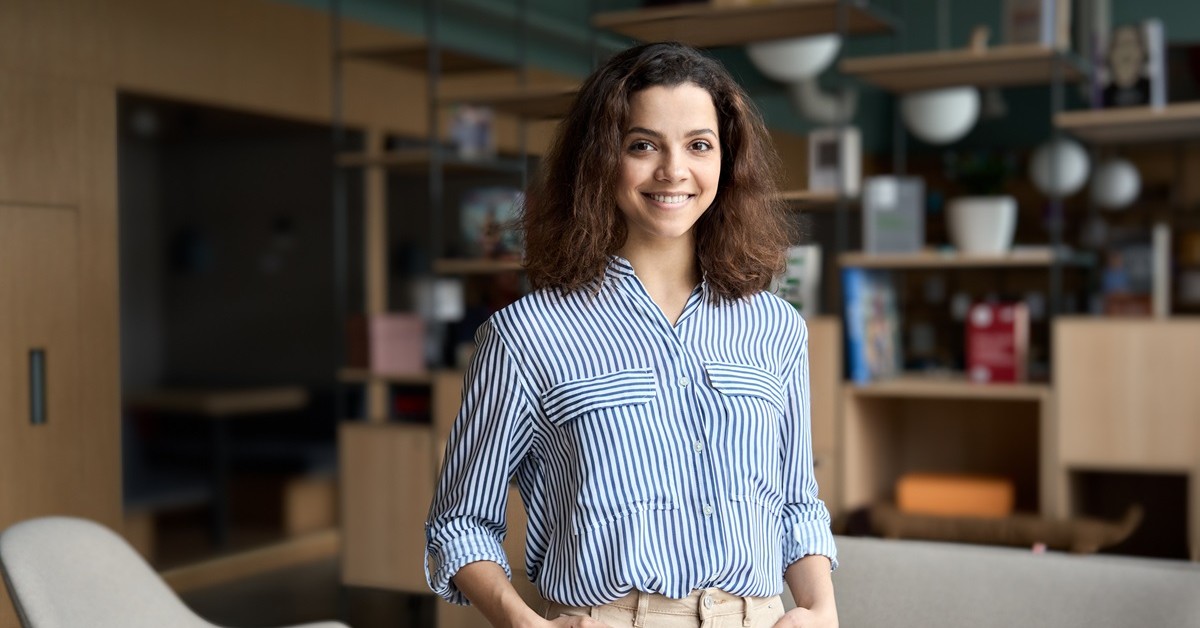 Dwie osoby mają inne zarobki i to samo stanowisko w pracy? Sprawdź, co mówią o tym przepisy