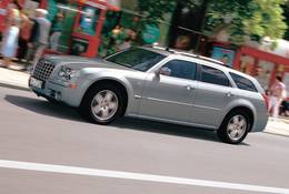Chrysler 300C Touring 5.7 Hemi - z archiwum Auto Świata