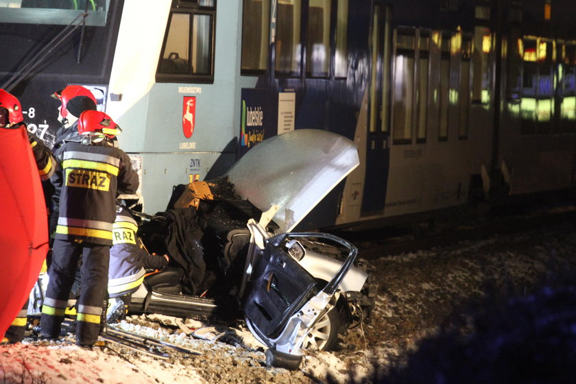 Tragedia na przejeździe kolejowym w Rzeszowie. Dwie osoby nie żyją