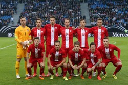 Obraniak nauczył się polskiego hymnu. Cionek też śpiewał. WIDEO