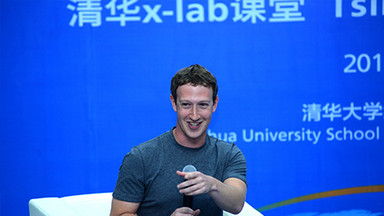 Mark Zuckerberg czyta książkę prezydenta Chin