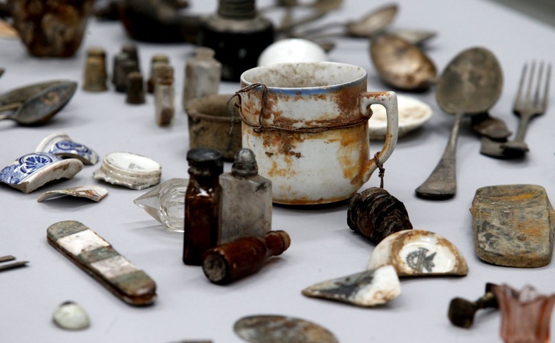 PRZEDMIOTY OFIAR OBOZU KONCENTRACYJNEGO AUSCHWITZ-BIRKENAU ODNALEZIONE