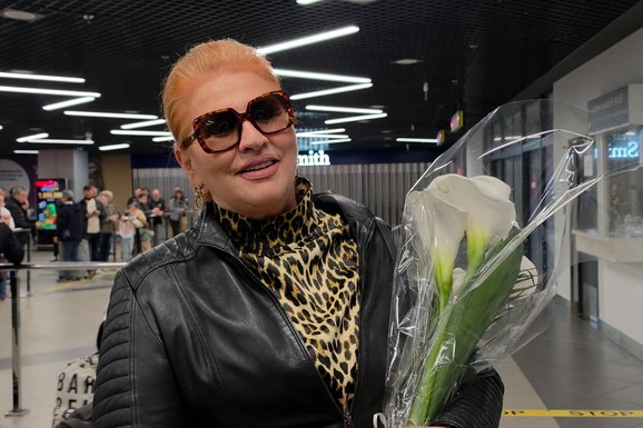 ĆANA DOBILA PRVU TETOVAŽU OD FANA Njen lik preko cele ruke, ali i ispisano ime: Pevačica ostala u šoku (FOTO)