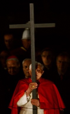 VATICAN-POPE-EASTER-GOOD FRIDAY