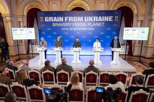 Morawiecki: Rozbudowujemy infrastrukturę graniczną, by wesprzeć eksport zboża z Ukrainy