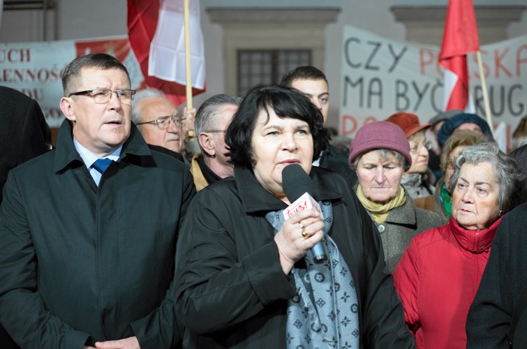 Manifestacja środowisk związanych z PiS i Radiem Maryja przeciwko filmowi 