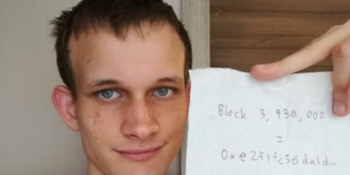 Twórca ethereum Vitalik Buterin zaprzeczył plotkom o swojej śmierci w wypadku samochodowym