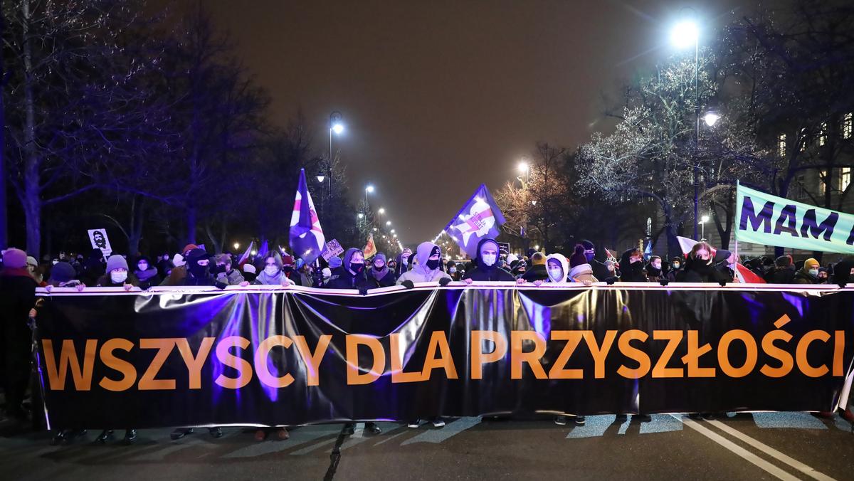 Uczestnicy Spaceru dla przyszłości w Warszawie, 9.12.2020r.