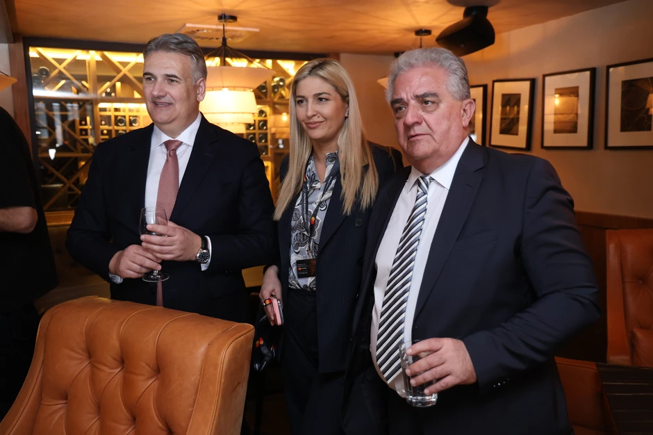 Dragan Trifunović, predsednik izvršnog odbora Triglav osiguranja, Jelena Riboškić direktor službe za marketing i komunikacije, Ljubomir Nedeljković direktor MET SRB