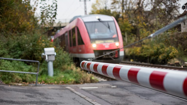 PKP PLK: spada liczba wypadków na przejazdach kolejowych