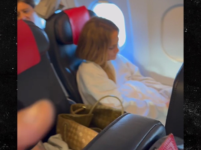 Dženifer Lopez uslikana u avionu u ekonomskoj klasi