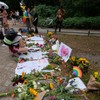 Odavanje počasti žrtvama terorističkog napada tokom održavanja Parade ponosa, Berlin