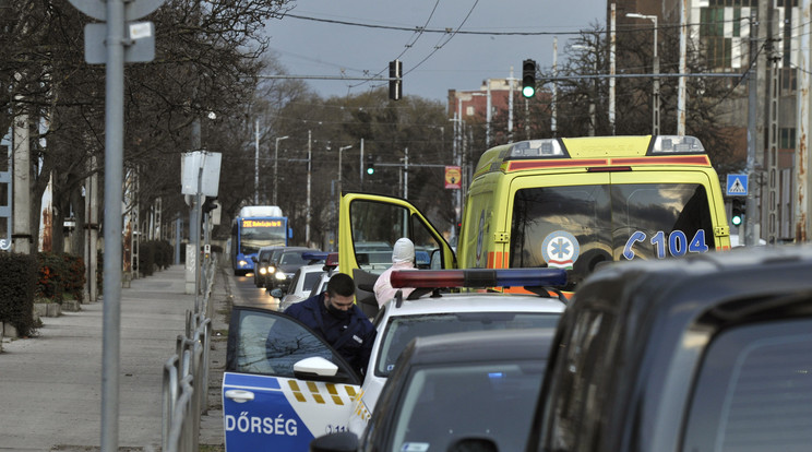 Rátámadt a mentőautó vezetőjére a balassagyarmati férfi / Fotó: MTI/Mihádák Zoltán