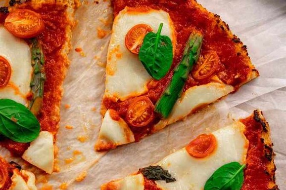 Porodični ručak se pretvorio u raspravu: Želeli da podele obrok, naišli na strogo pravilo! Evo koliko košta "prazan tanjir"