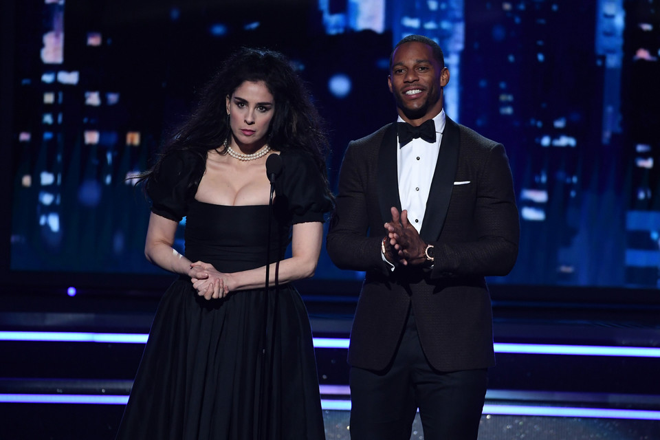 Sarah Silverman i Victor Cruz na gali Grammy 2018