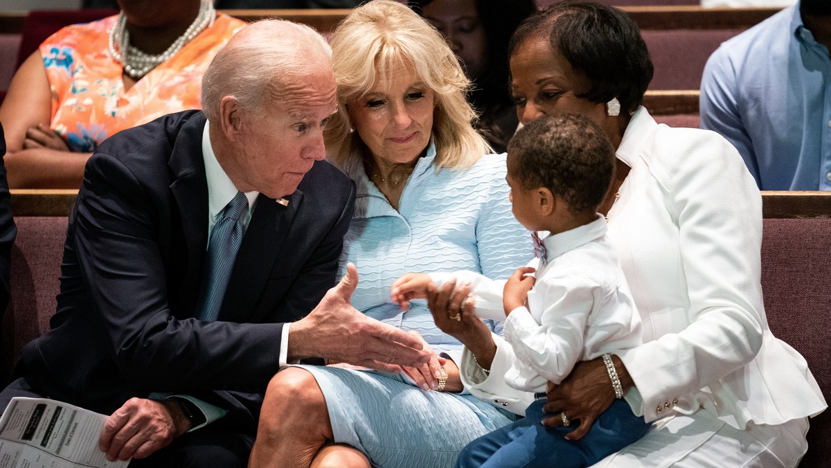 Joe Biden z żoną Jill przed rozpoczęciem nabożeństwa w Brookland Baptist Church w West Columbia, 5 maja 2019 r.