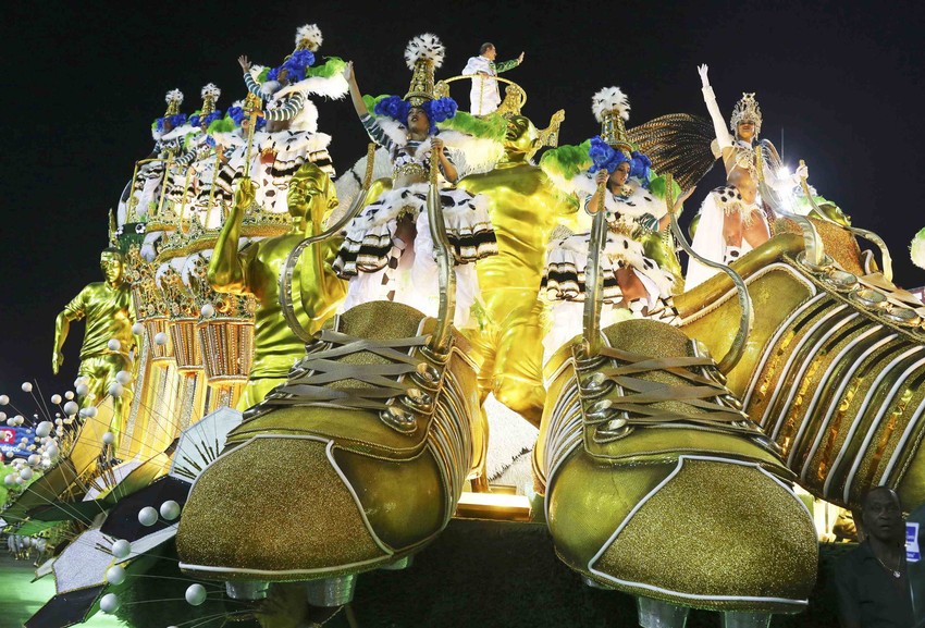 Takmičenje škola sambe je centralni događaj