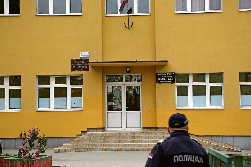 U školu u Velikoj Plani ušao naoružan sa sedam punih okvira za pušku
