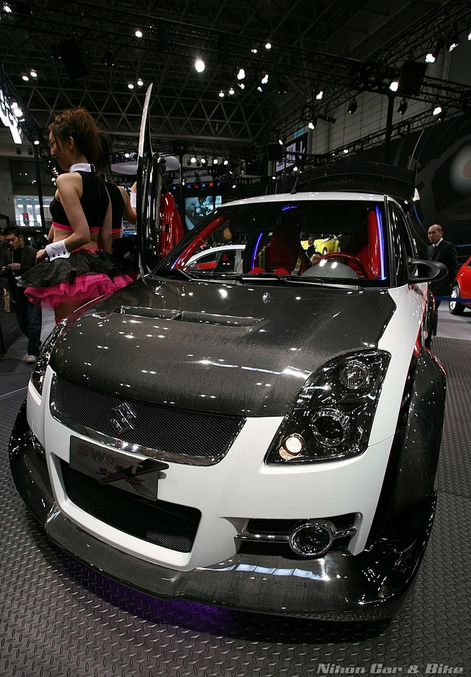 Suzuki Swift X Concept: czarno-biały hothatch