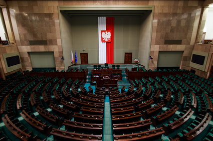 Rząd Morawieckiego bez wotum zaufania, ale PiS ciągle z największym poparciem społeczeństwa