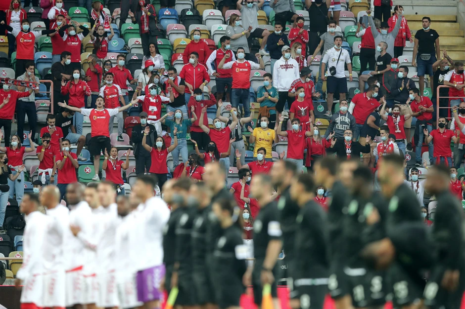 Utakmica u Aveiru krajem jula