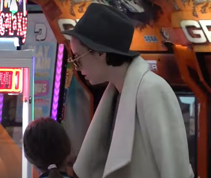 Sale Tropiko uhvaćen sa novom devojkom