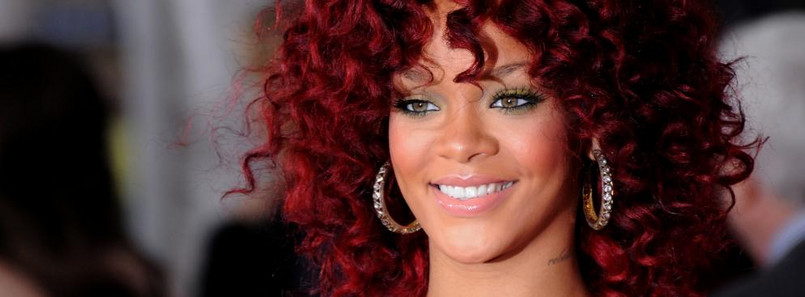 Rihanna. Twitter: 23,8 mln, Facebook: 59,6 mln