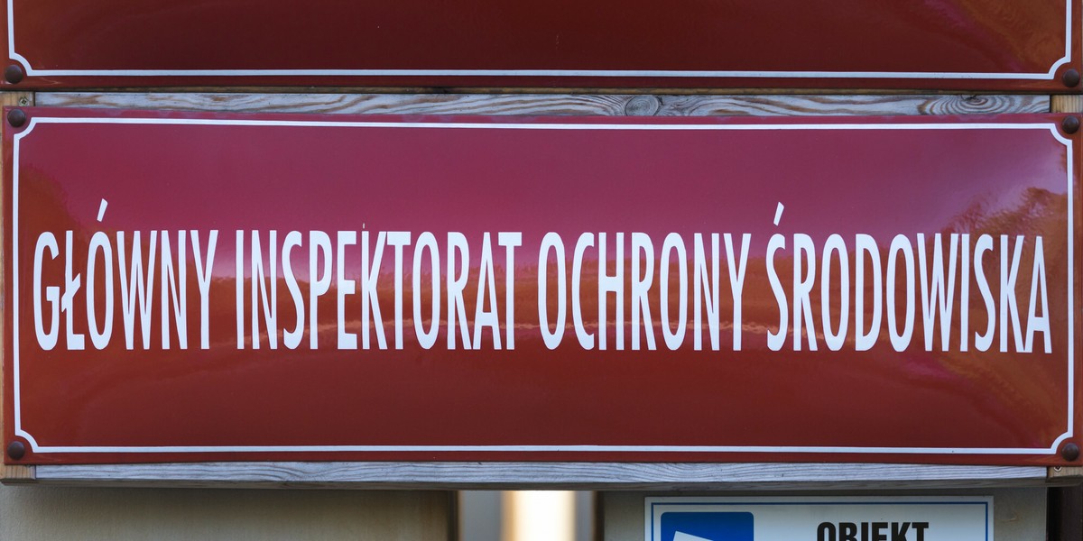 7 mln 600 tys. zł – taką kwotę w 2021 r. Główny Inspektorat Ochrony Środowiska (GIOŚ) wydał na zakup samochodów osobowych i odzieży ochronnej, które miały pomóc w kontrolowaniu obecności w wodach azotanów pochodzenia rolniczego.