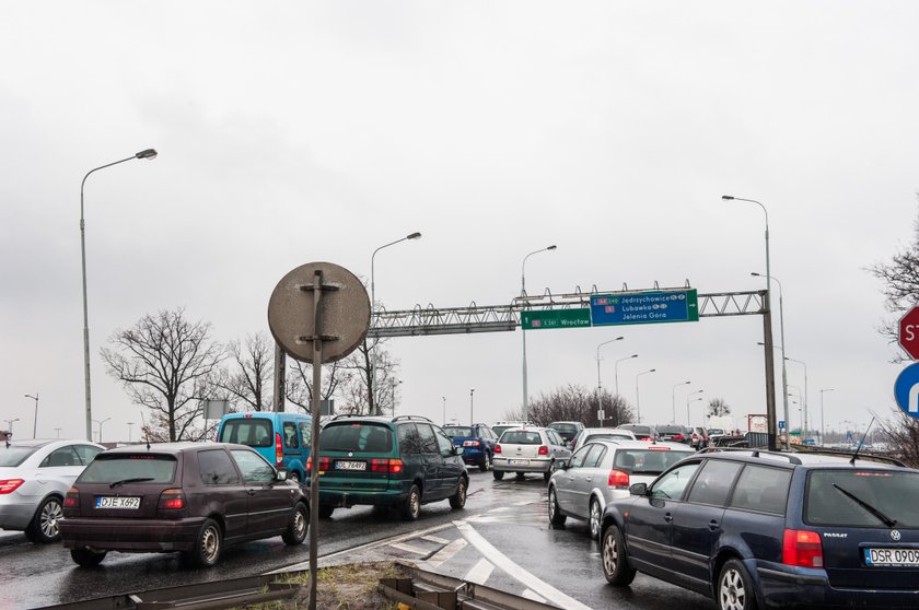 Tragiczny wypadek na węźle bielańskim, tuż przy zjeździe z autostrady