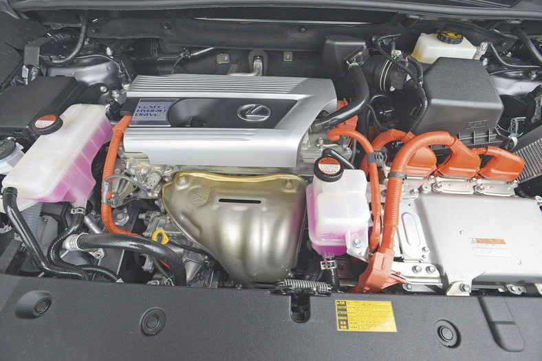 Lexus NX kontra BMW X4 hybryda kontra diesel