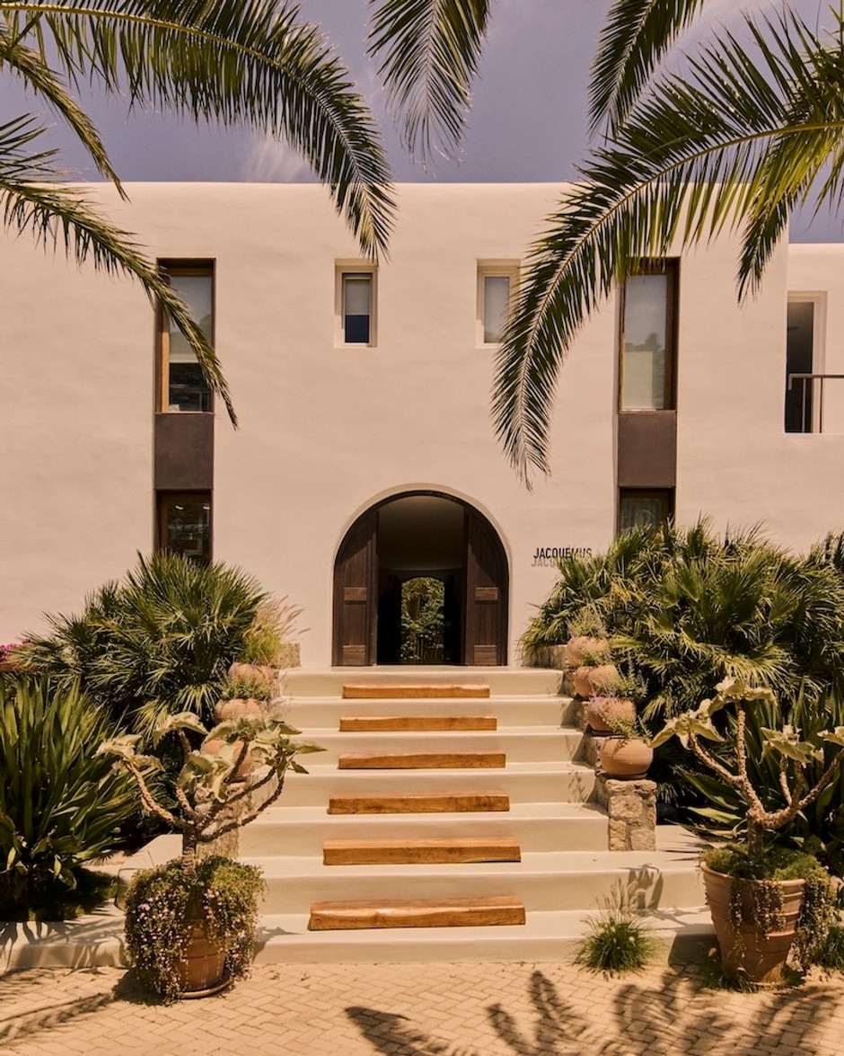 Jacquemus butik na Mikonosu