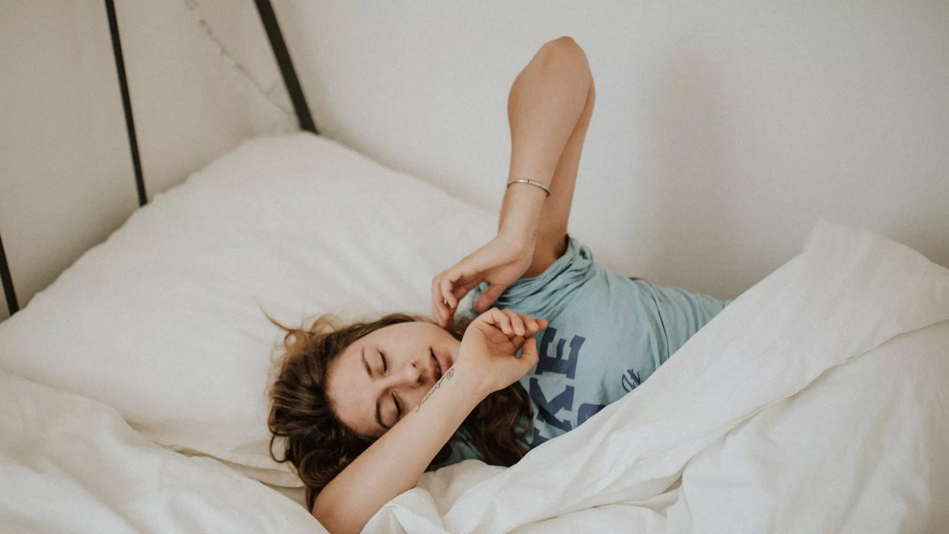 Spanie w majtkach czy bez - który sposób jest zdrowszy? Odpowiedź was zaskoczy