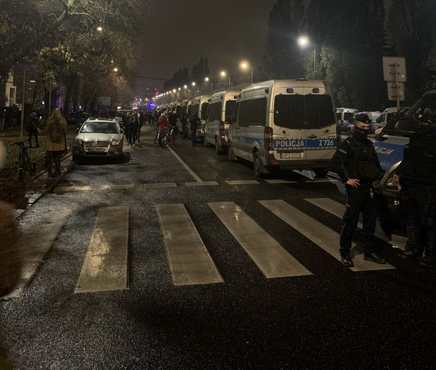 "Rząd nie ciąża, da się usunąć". Trwają protesty przeciwko wyrokowi TK ws. aborcji