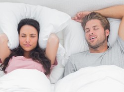 Chrapanie: nie tylko głośny, ale i niebezpieczny problem