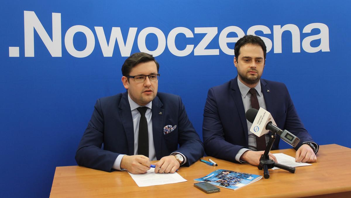 Świętokrzyscy działacze Nowoczesnej nie mają wątpliwości, że w podkieleckich Obicach nie powstanie regionalny, ani też Centralny Port Lotniczy. Dlatego proponują, by władze Kielc i regionu skupiły się na rozbudowie lotniska w Masłowie. Ich zdaniem szykowane przez wiele lat tereny pod lotnisko w Obicach, powinny zostać włączone do Specjalnej Strefy Ekonomicznej "Starachowice".