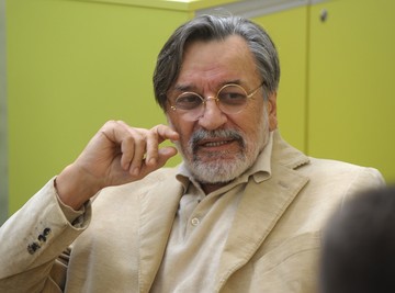 "Bila sam mlada, to je uradio namerno"! Čuveni glumac PRIREDIO NEVIĐENU NEPRIJATNOST voditelji u emisiji, nakon njegove smrti otkrila istinu