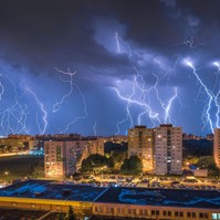 Mit ne tegyen, ha odakint tombol a vihar?