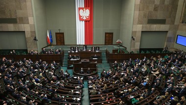 sejm nie odrzucił ustawy praworządnościowej. projekt trafi do dalszych