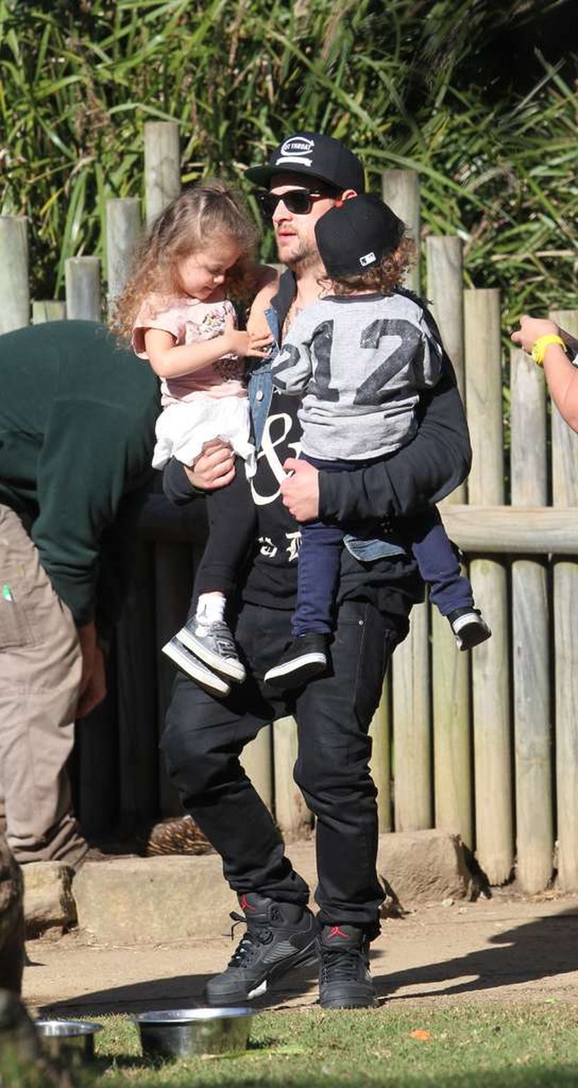 Nicole Richie i Joel Maddenz dziećmi w Zoo
