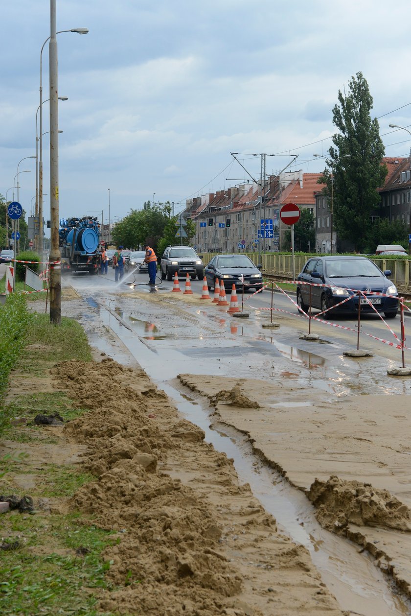 Awaria wodociągowa przy al. Hallera